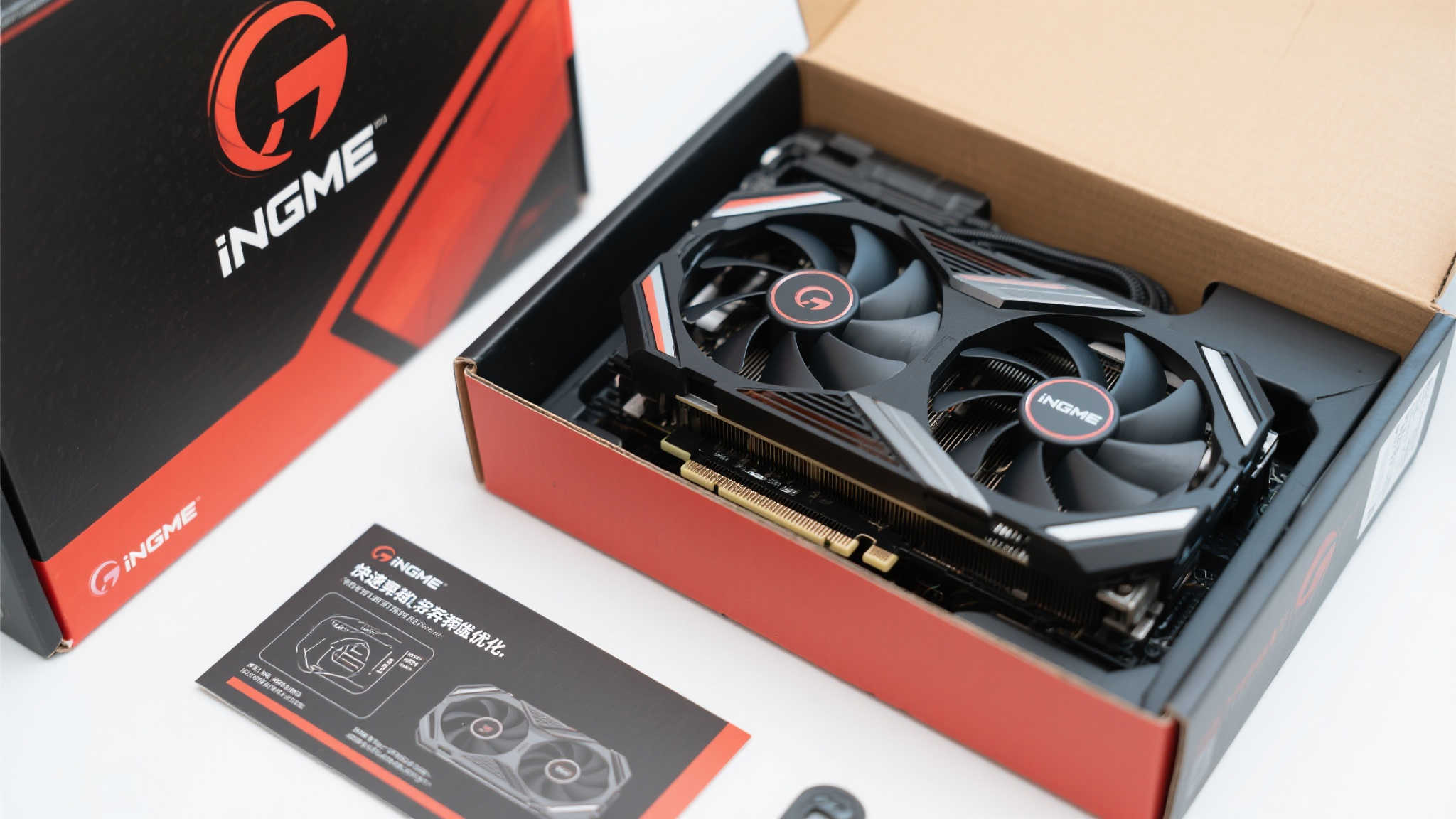 另外，开箱后附带的快速安装指南也非常友好